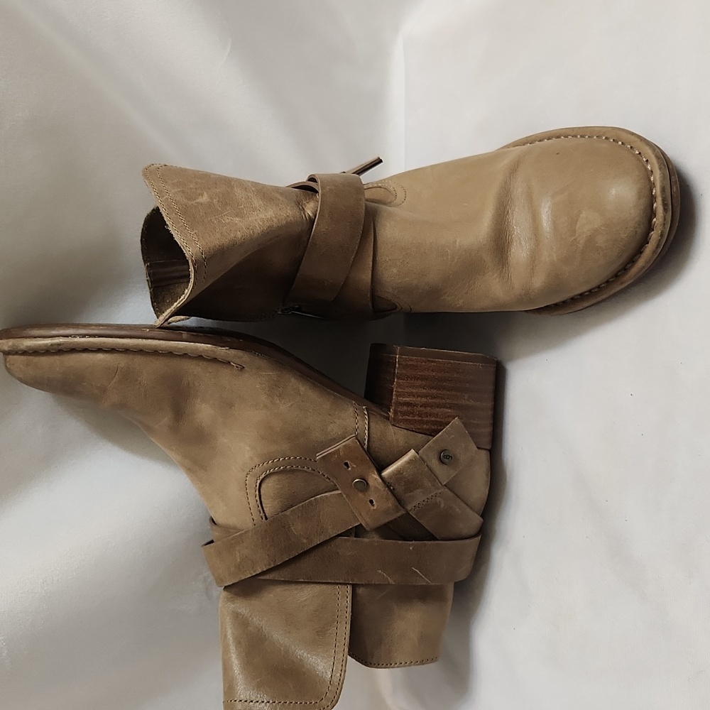 UGG Elysian Tan Leather Heeled Ankle Booties Boots (w size 7.5) - Picture 4 of 16